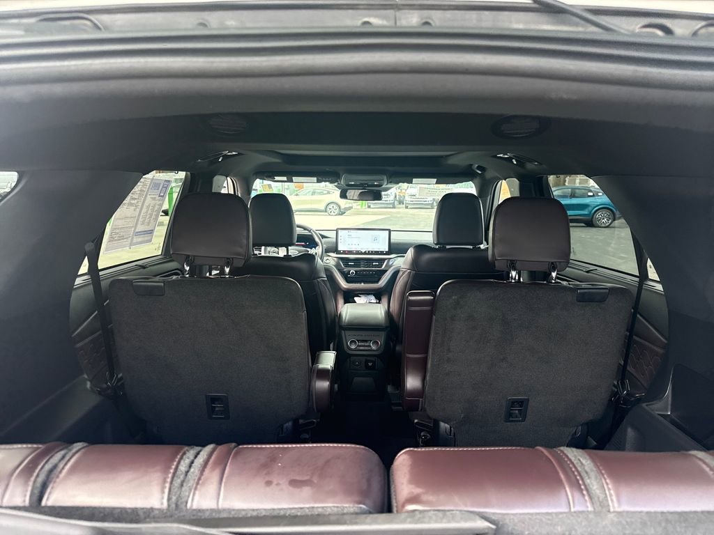 Used 2025 Ford Explorer Platinum w/ Ultimate Package AWD/4WD image 16