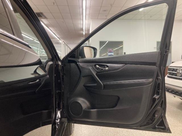 Used 2020 Nissan Rogue SV AWD/4WD image 26