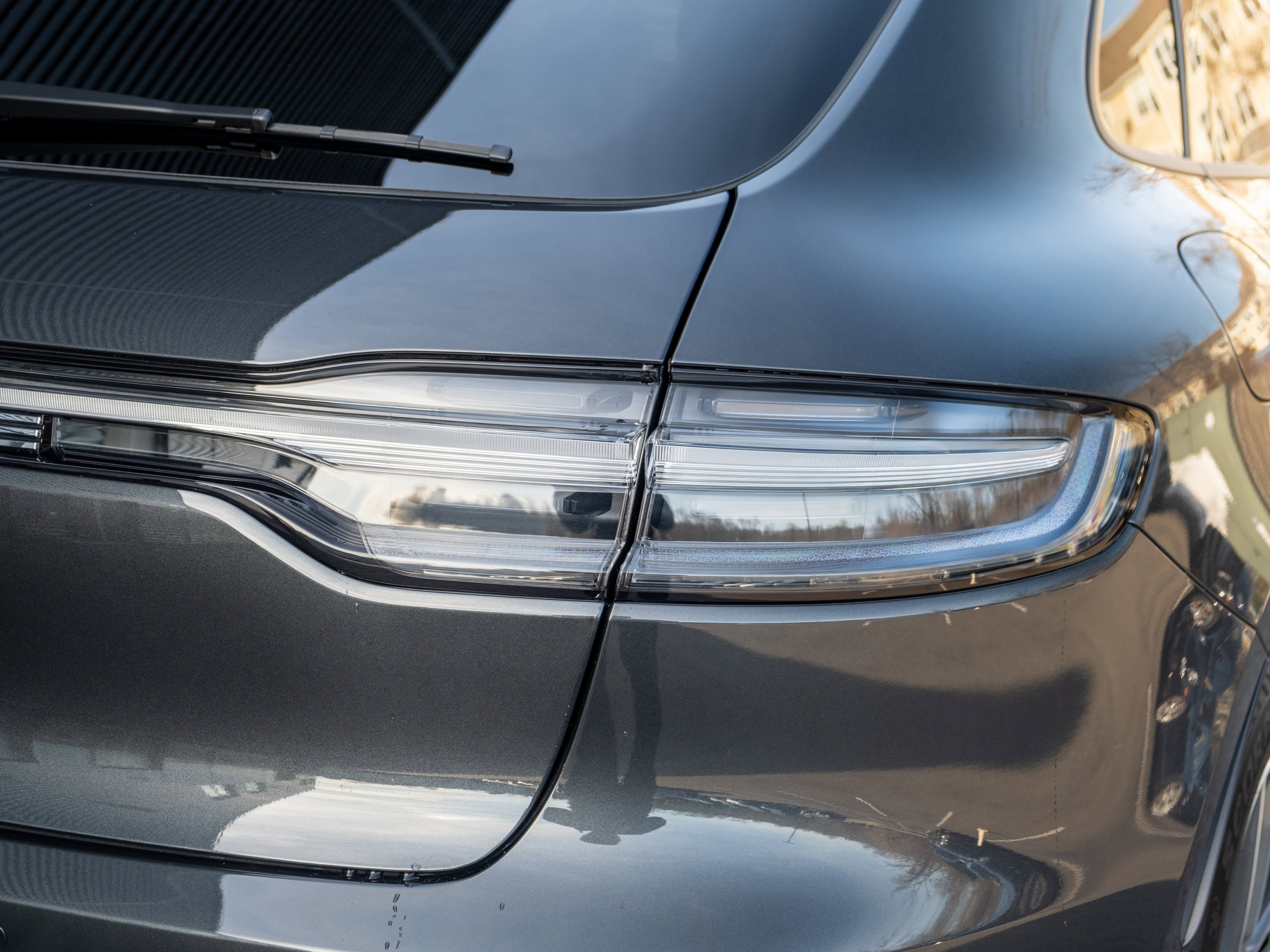 Certified 2025 Porsche Macan image 40