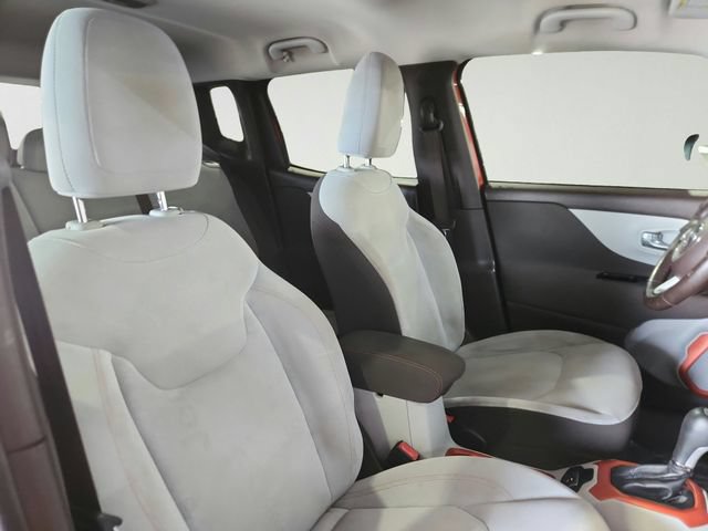 Used 2016 Jeep Renegade Latitude w/ Cold Weather Group AWD/4WD image 23