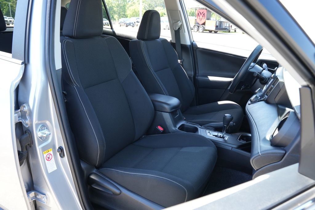 Used 2017 Toyota RAV4 XLE AWD/4WD image 22