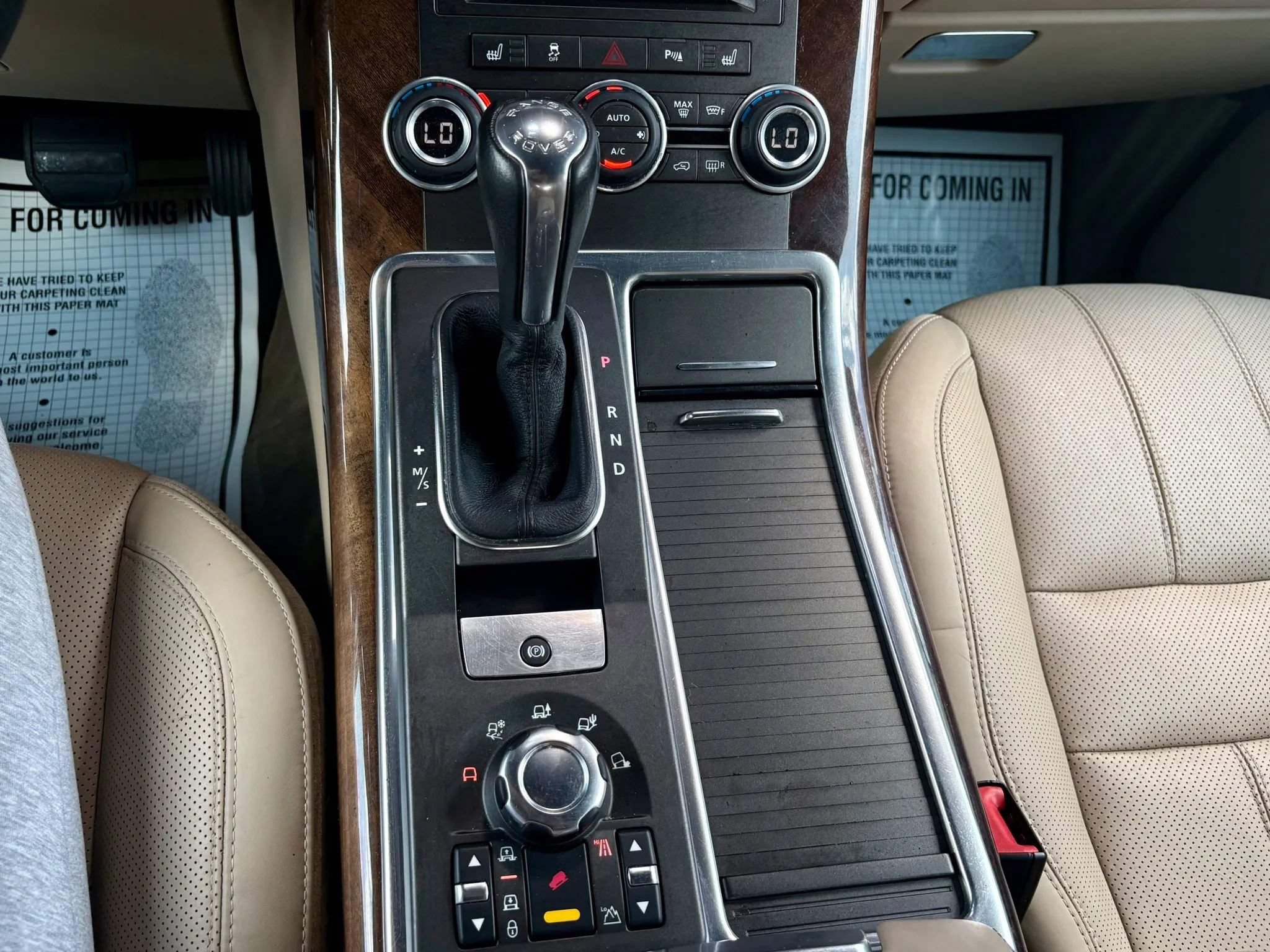 Used 2011 Land Rover Range Rover Sport HSE LUX AWD/4WD image 30