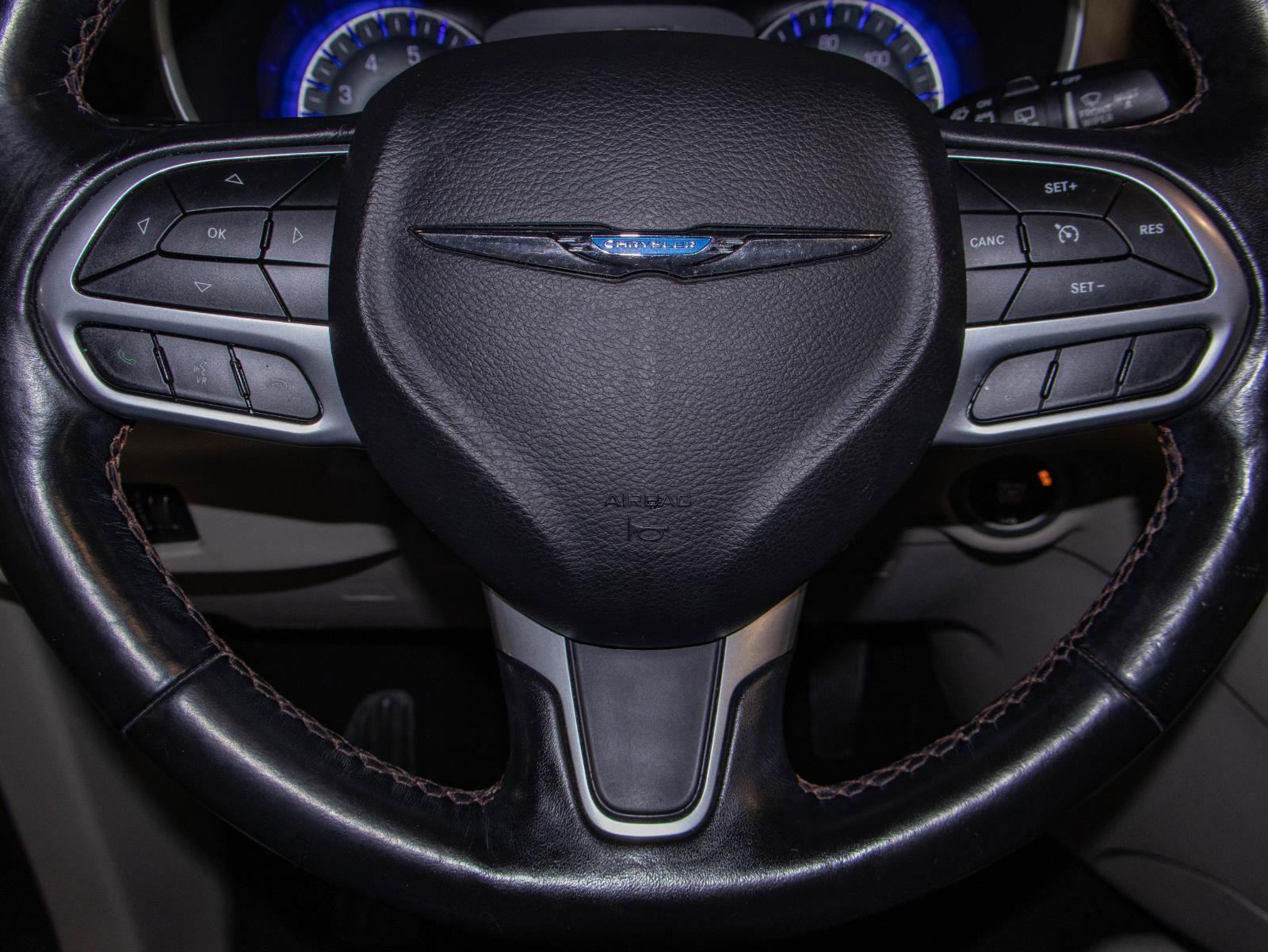 Used 2019 Chrysler Pacifica Touring-L image 11