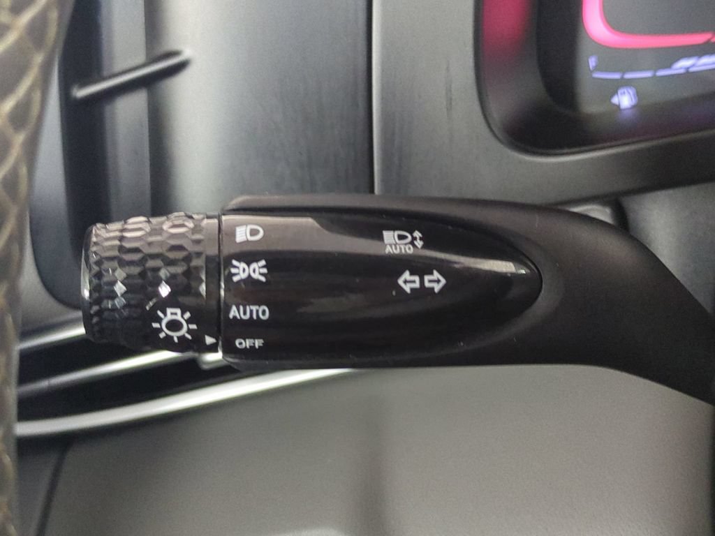 Used 2025 Hyundai Elantra Sport FWD image 27