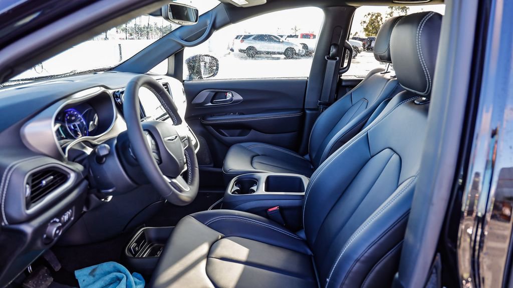 New 2026 Chrysler Pacifica Select image 20