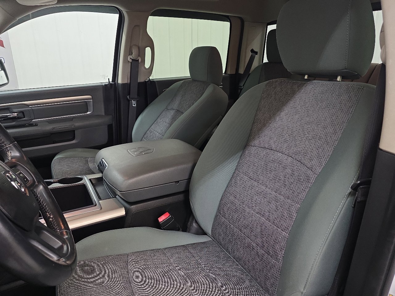 Used 2015 RAM 2500 SLT w/ Luxury Group image 22