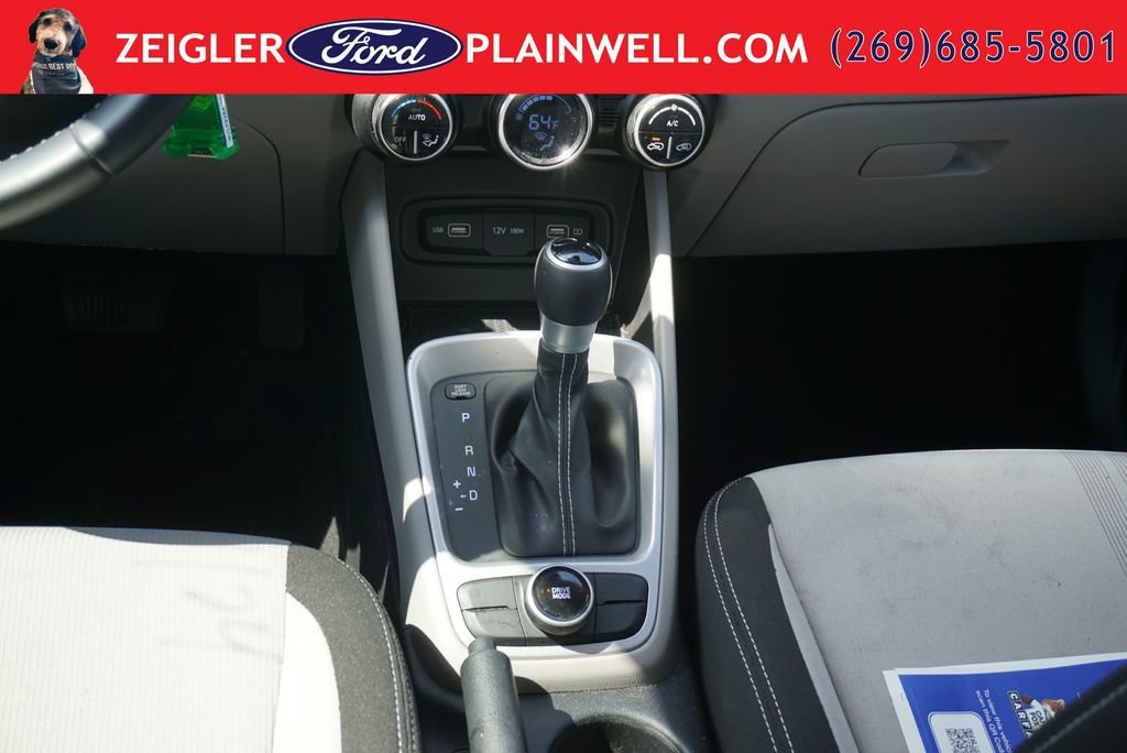 Used 2022 Hyundai Venue SEL FWD image 15