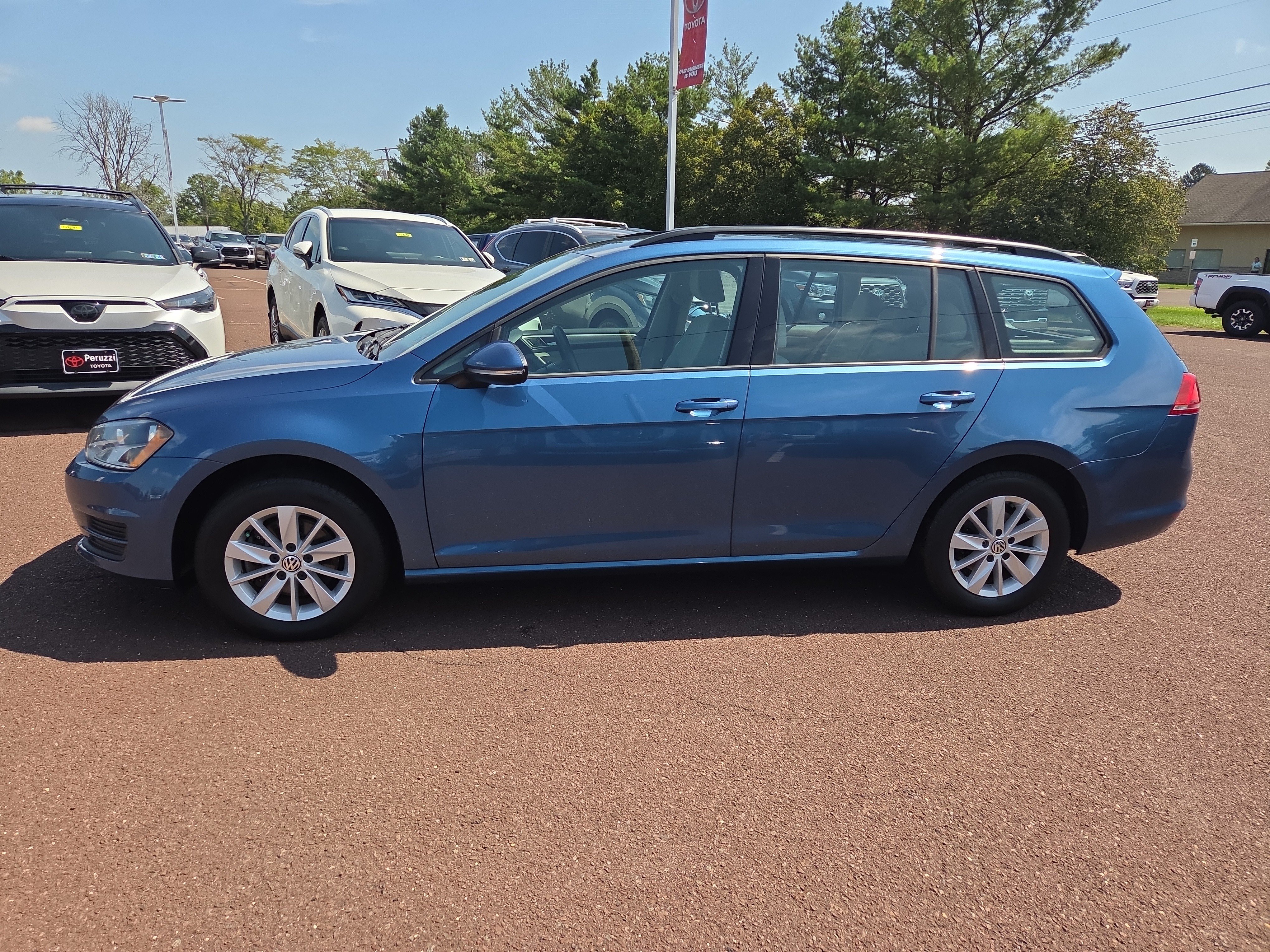 Used 2016 Volkswagen Golf S FWD image 6