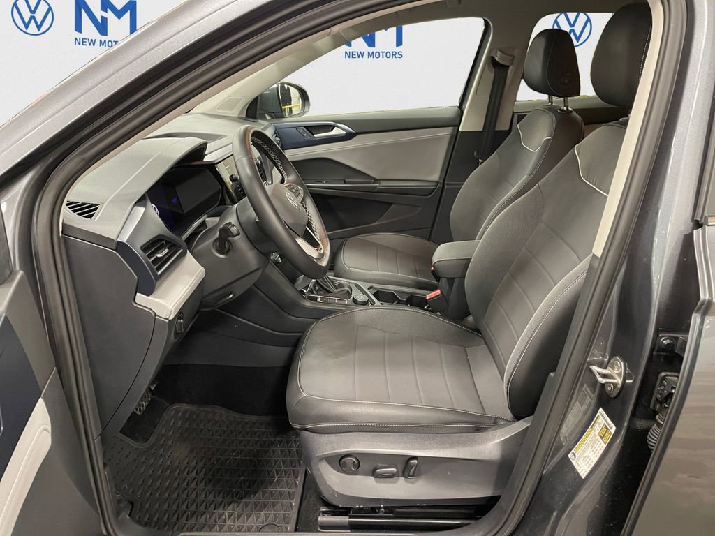 Used 2024 Volkswagen Taos SE image 9