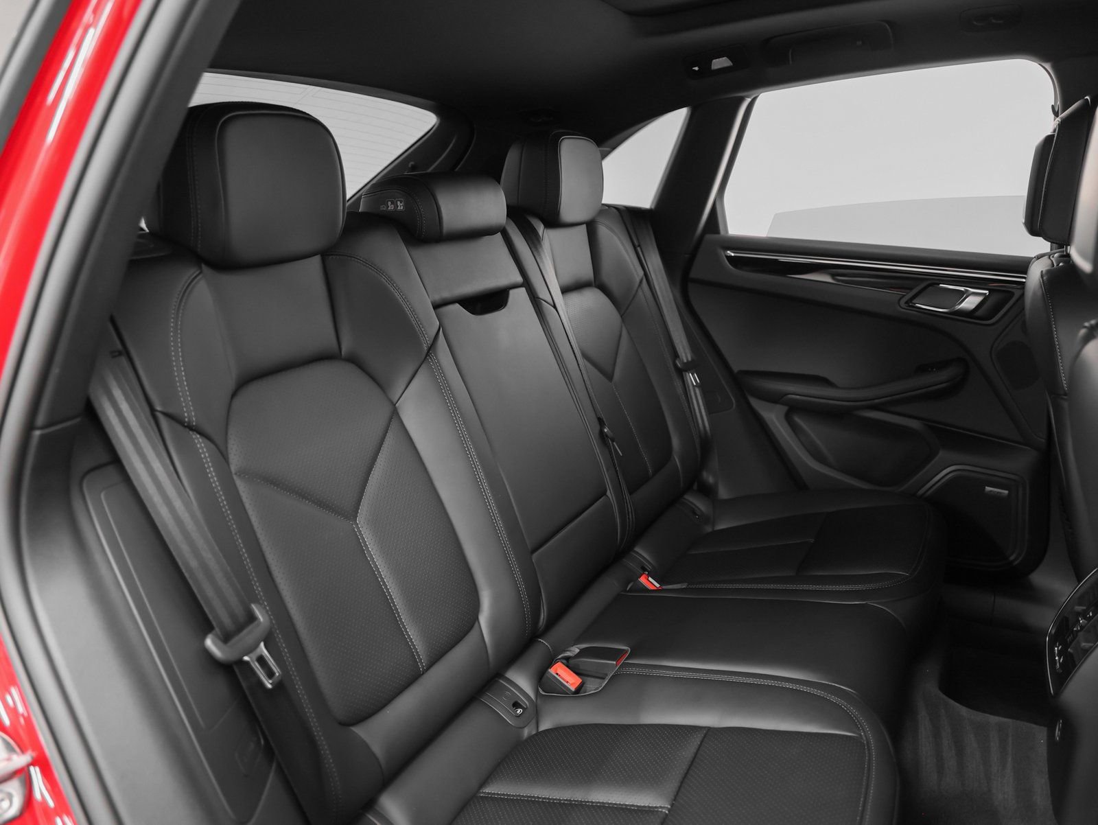 Certified 2025 Porsche Macan image 22