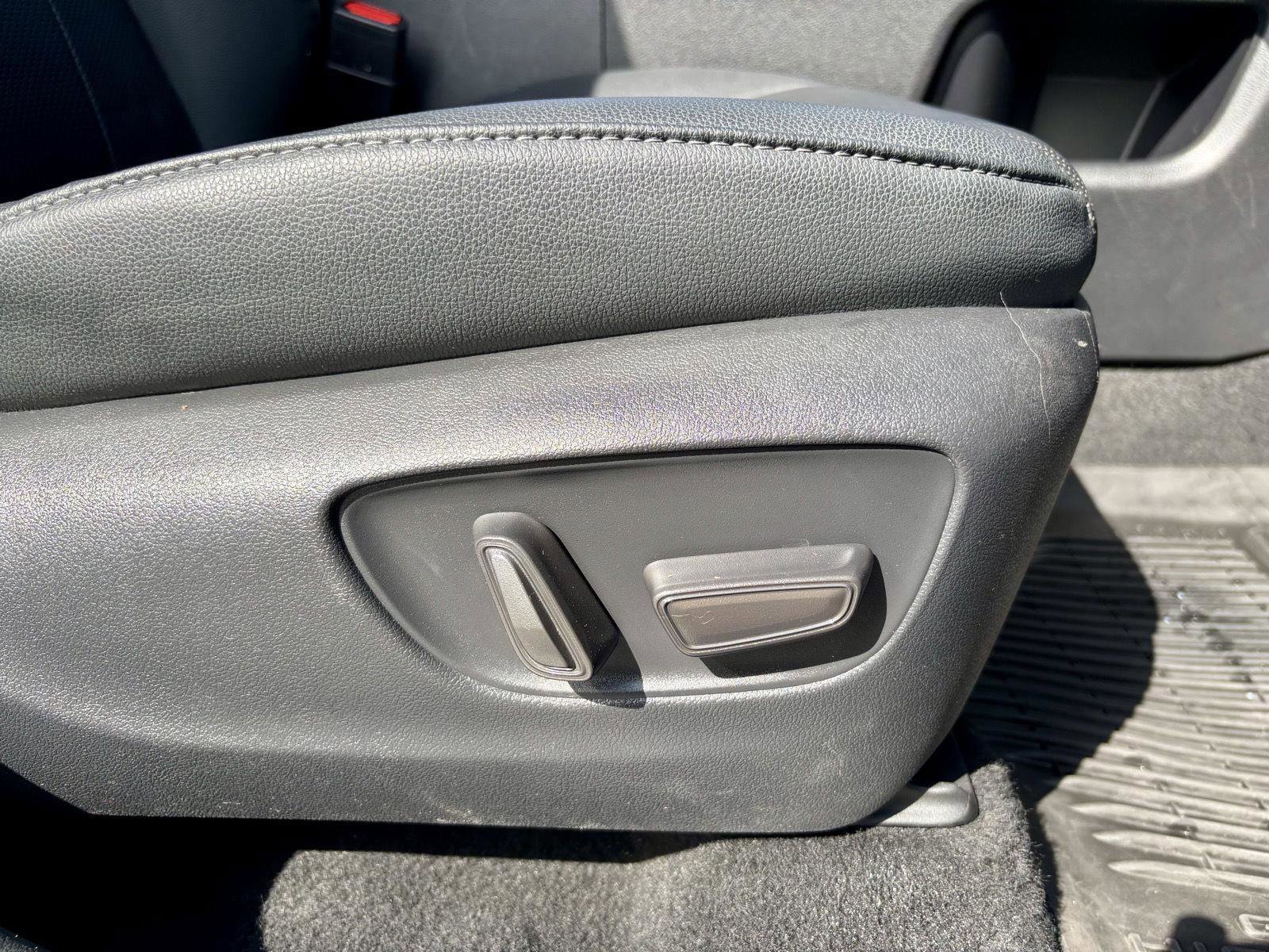 Used 2024 Toyota Grand Highlander Limited AWD/4WD image 15