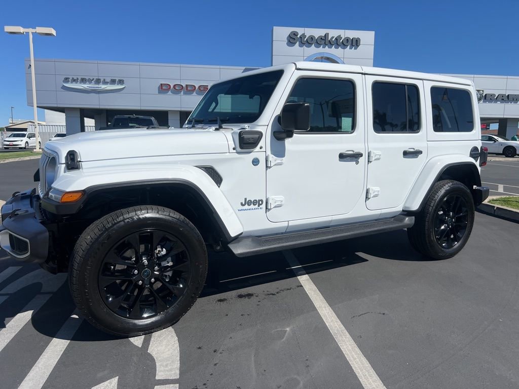 Used 2025 Jeep Wrangler Unlimited Sahara AWD/4WD image 1