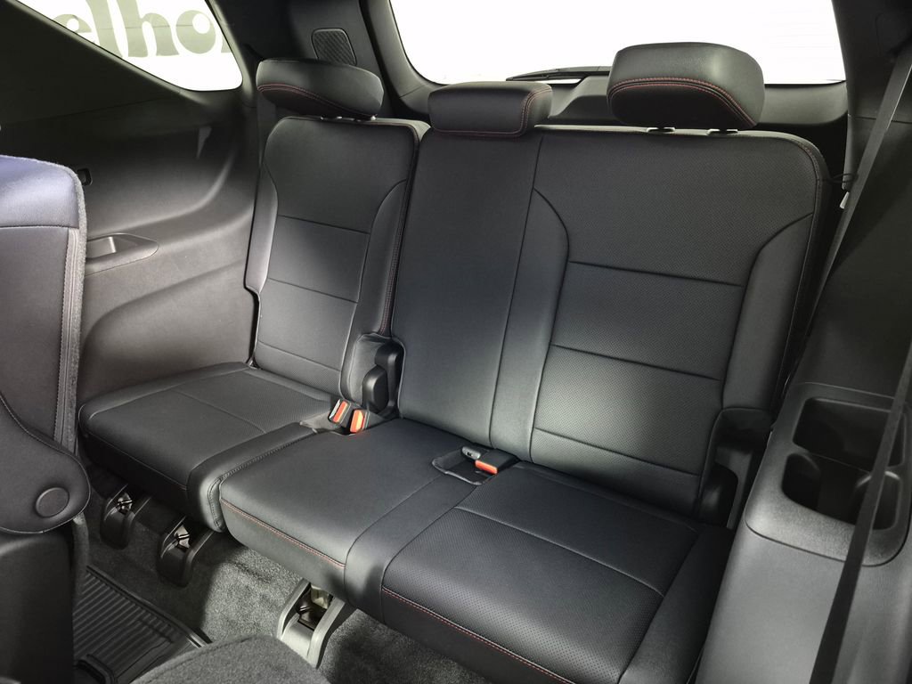 New 2026 Chevrolet Traverse RS w/ LPO, Floor Liner Package FWD image 24