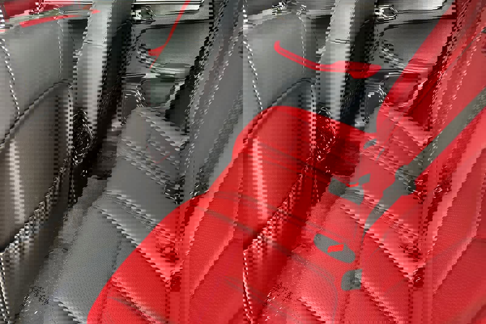 Used 2023 Porsche Macan GTS image 4