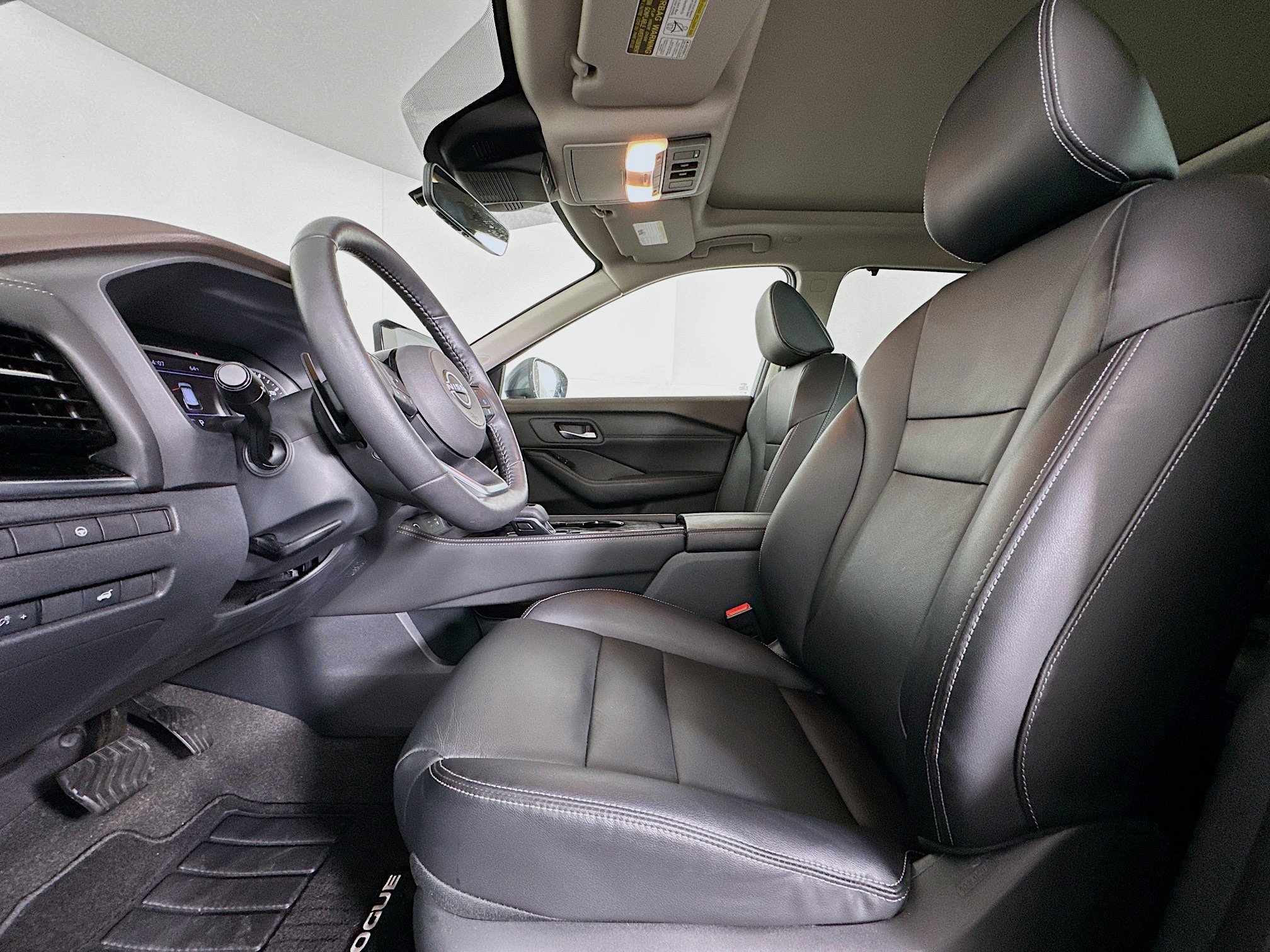 Used 2023 Nissan Rogue SL w/ SL Premium Package image 13