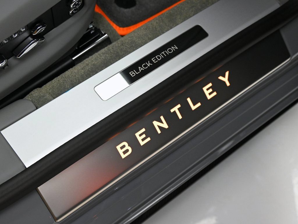 Used 2025 Bentley Flying Spur Plug-In Hybrid AWD/4WD image 33