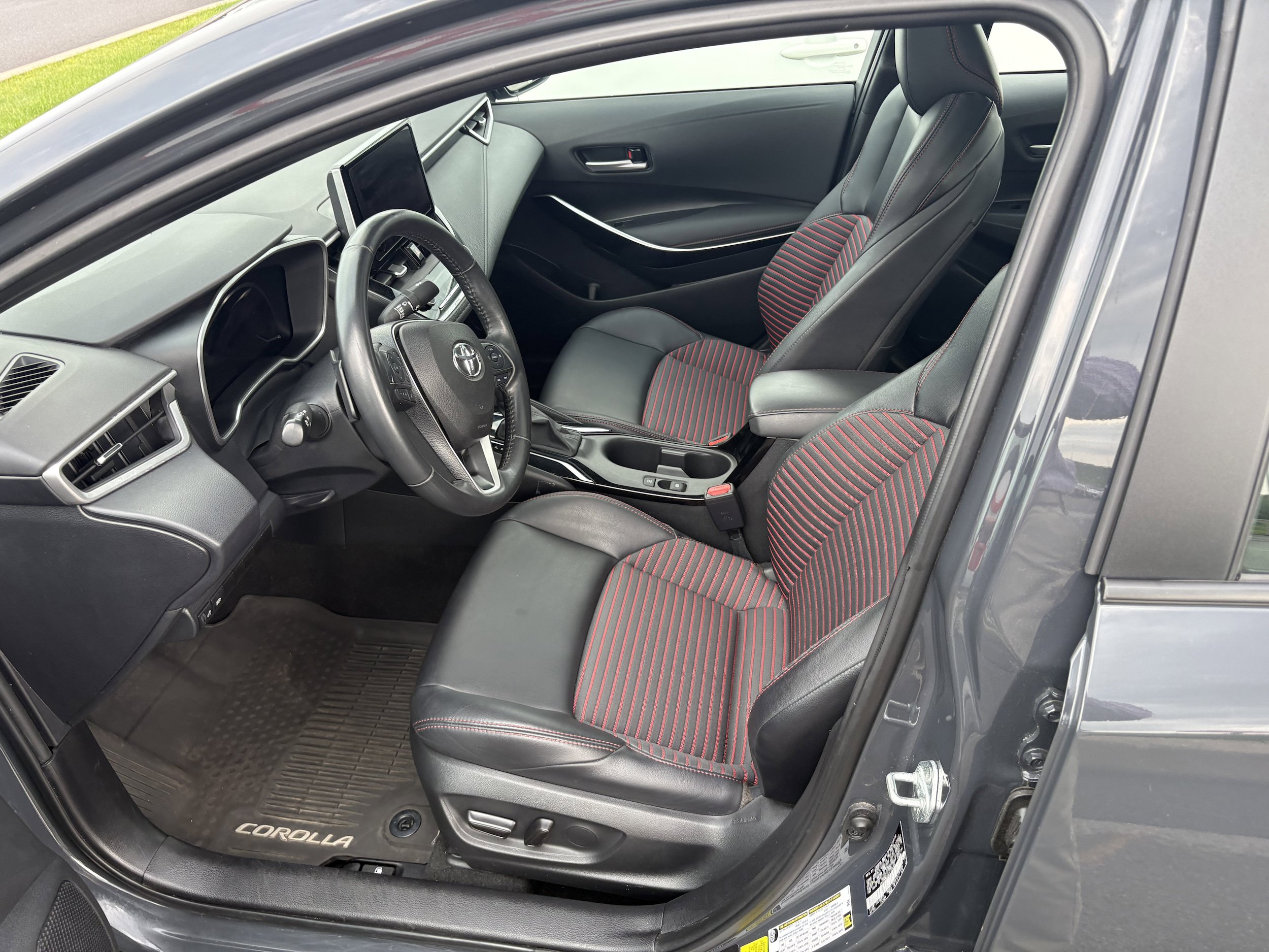 Used 2023 Toyota Corolla XSE w/ Carpet Mat Package (TMS) FWD image 4