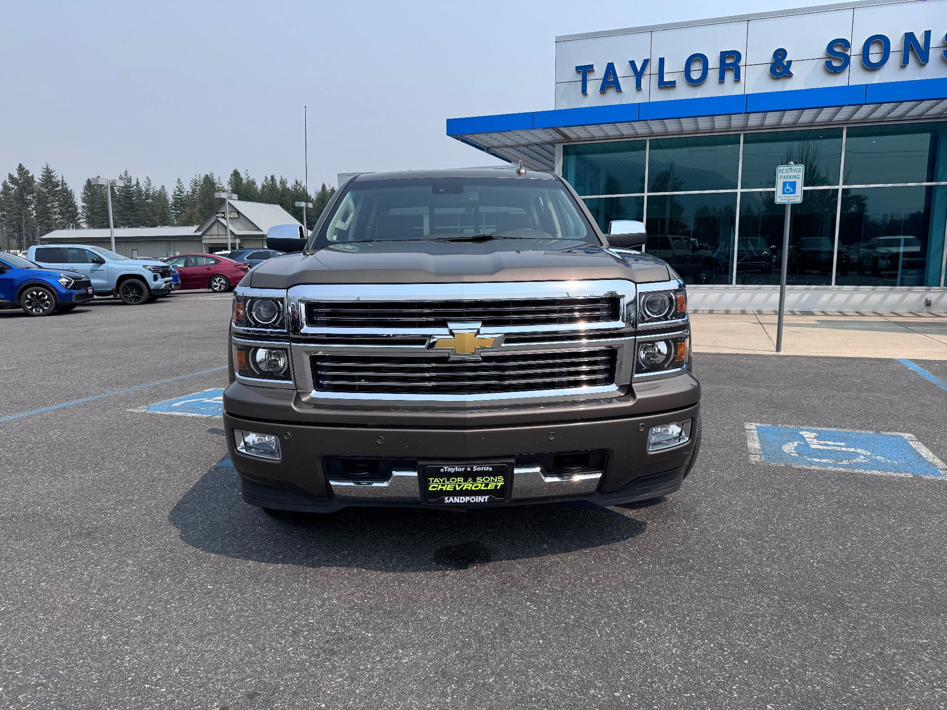 Used 2015 Chevrolet Silverado 1500 High Country w/ High Country Premium Package AWD/4WD image 2