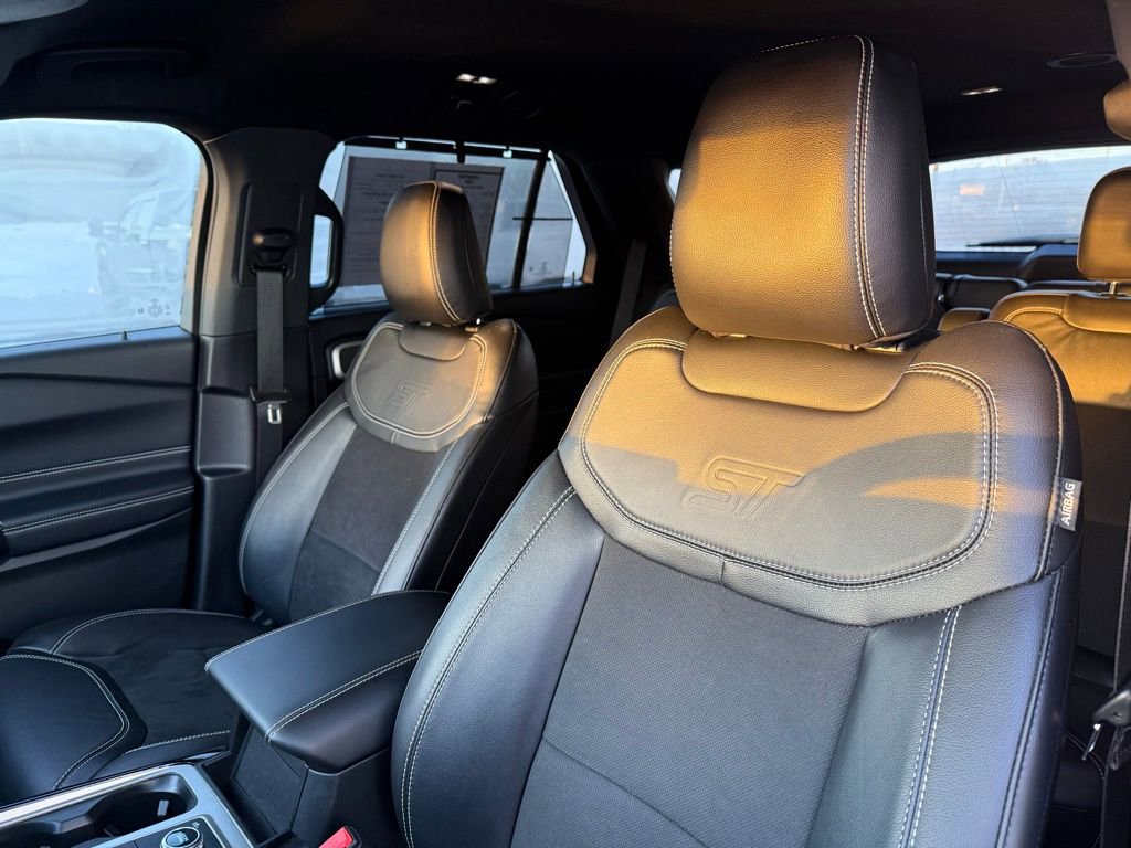 Used 2022 Ford Explorer ST image 3
