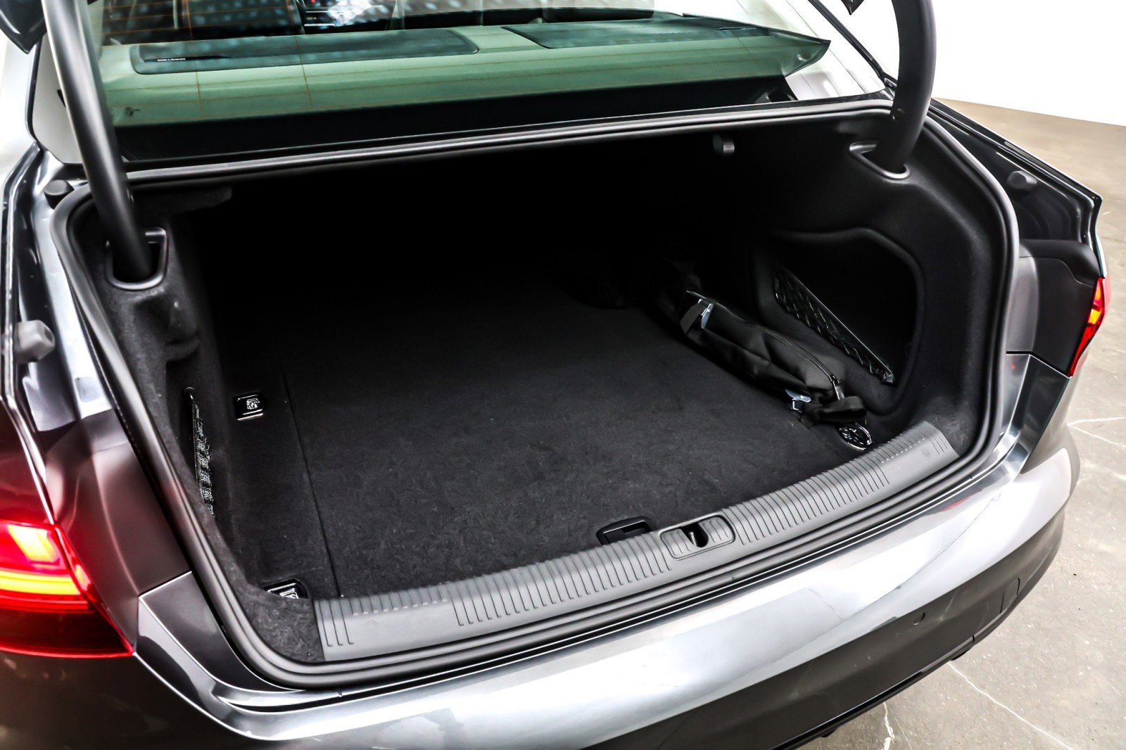 Used 2023 Audi S4 Premium Plus w/ Premium Plus Package image 24