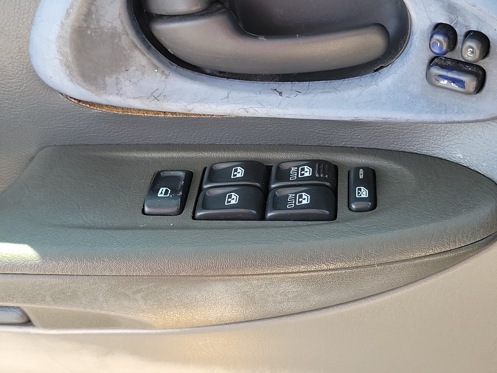 Used 2002 Chevrolet TrailBlazer LTZ RWD image 17