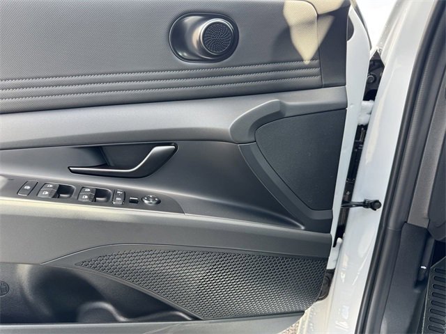 New 2025 Hyundai Elantra SEL image 12