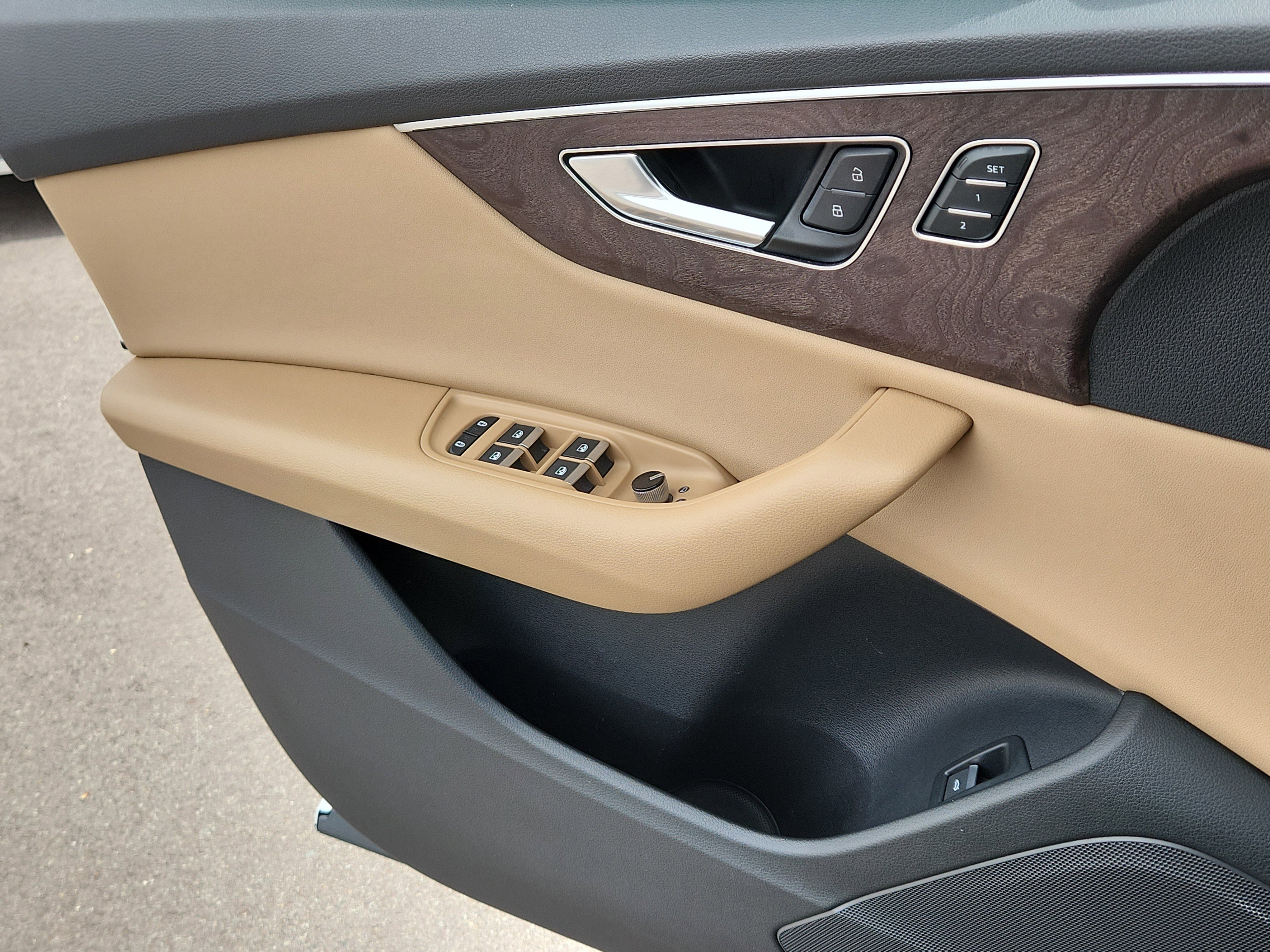 Used 2019 Audi Q8 Premium w/ Convenience Package image 6