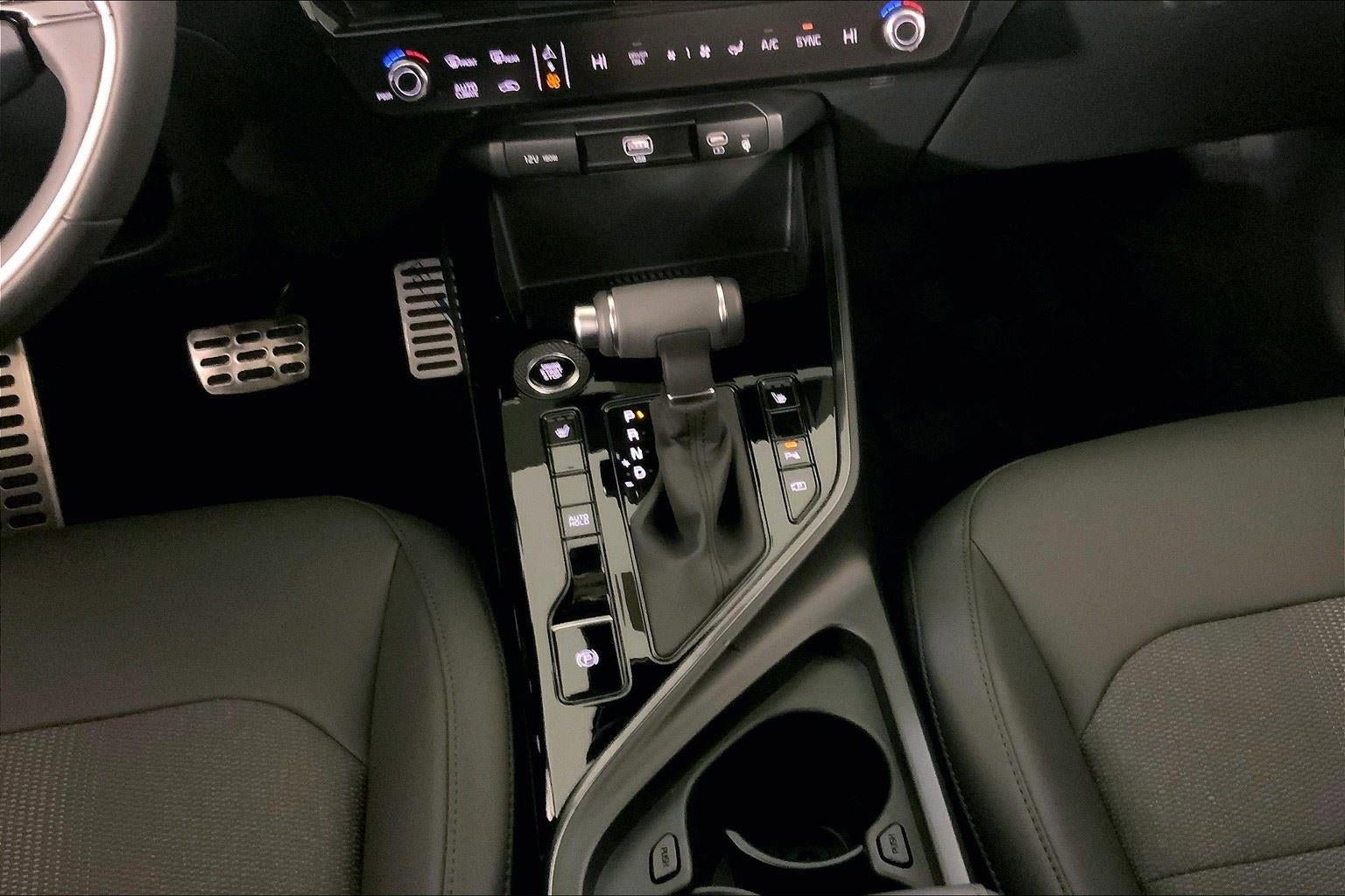 New 2025 Kia Niro EX Touring image 8