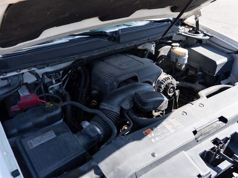 Used 2013 Chevrolet Suburban LTZ AWD/4WD image 15