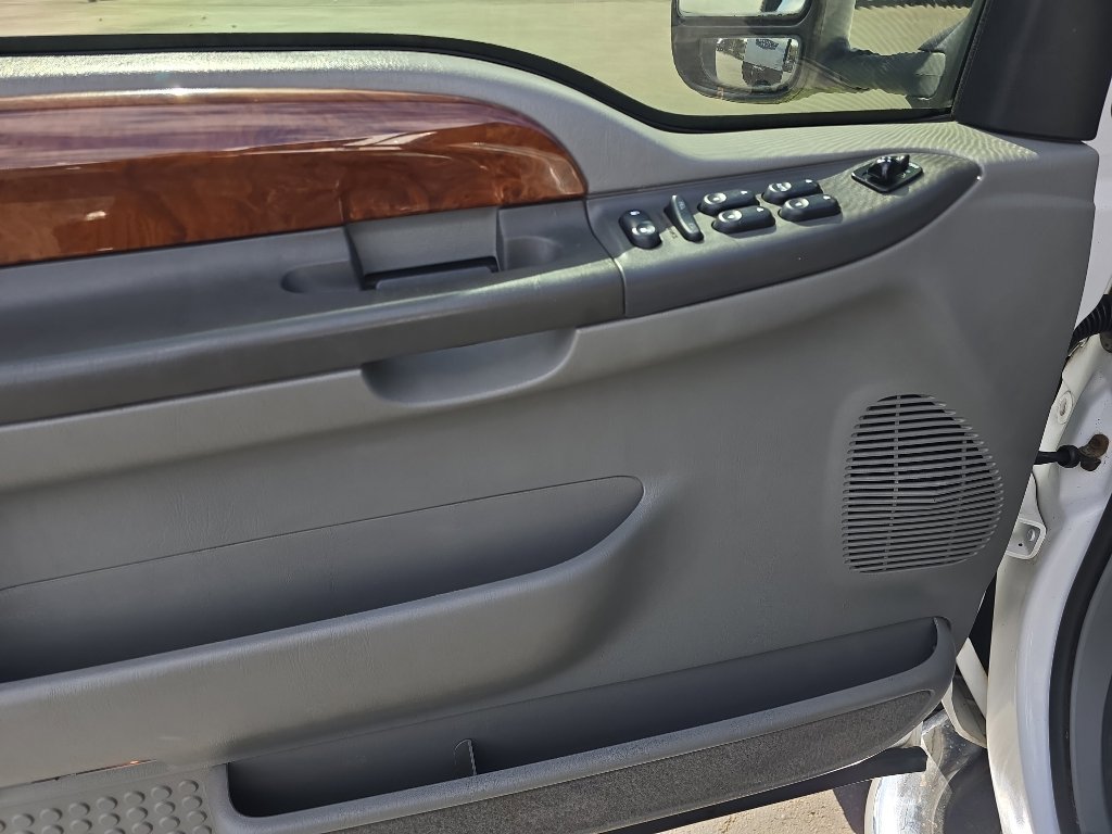 Used 2003 Ford F350 Lariat image 11