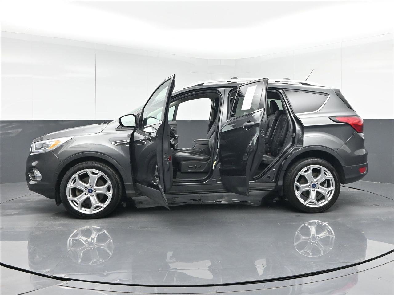 Used 2019 Ford Escape Titanium FWD image 40