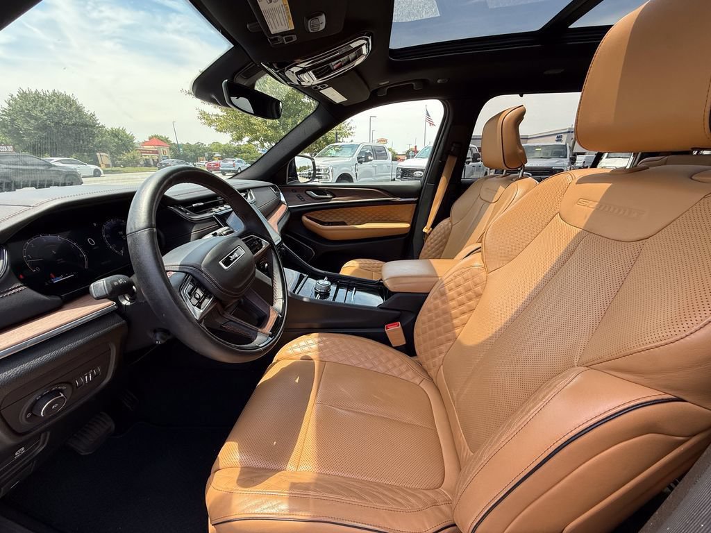 Used 2024 Jeep Grand Cherokee L Summit w/ Luxury Tech Group V AWD/4WD image 26
