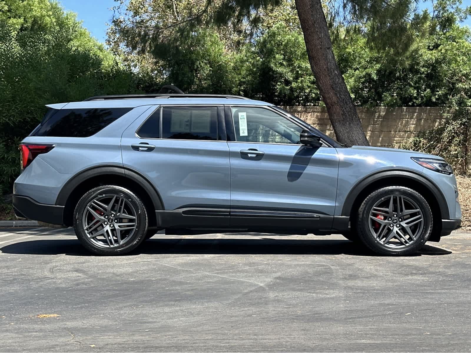 Certified 2025 Ford Explorer ST RWD image 8
