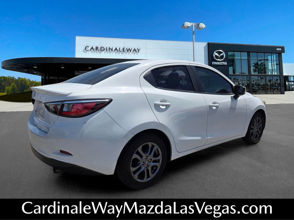 Used 2019 Toyota Yaris LE FWD image 3
