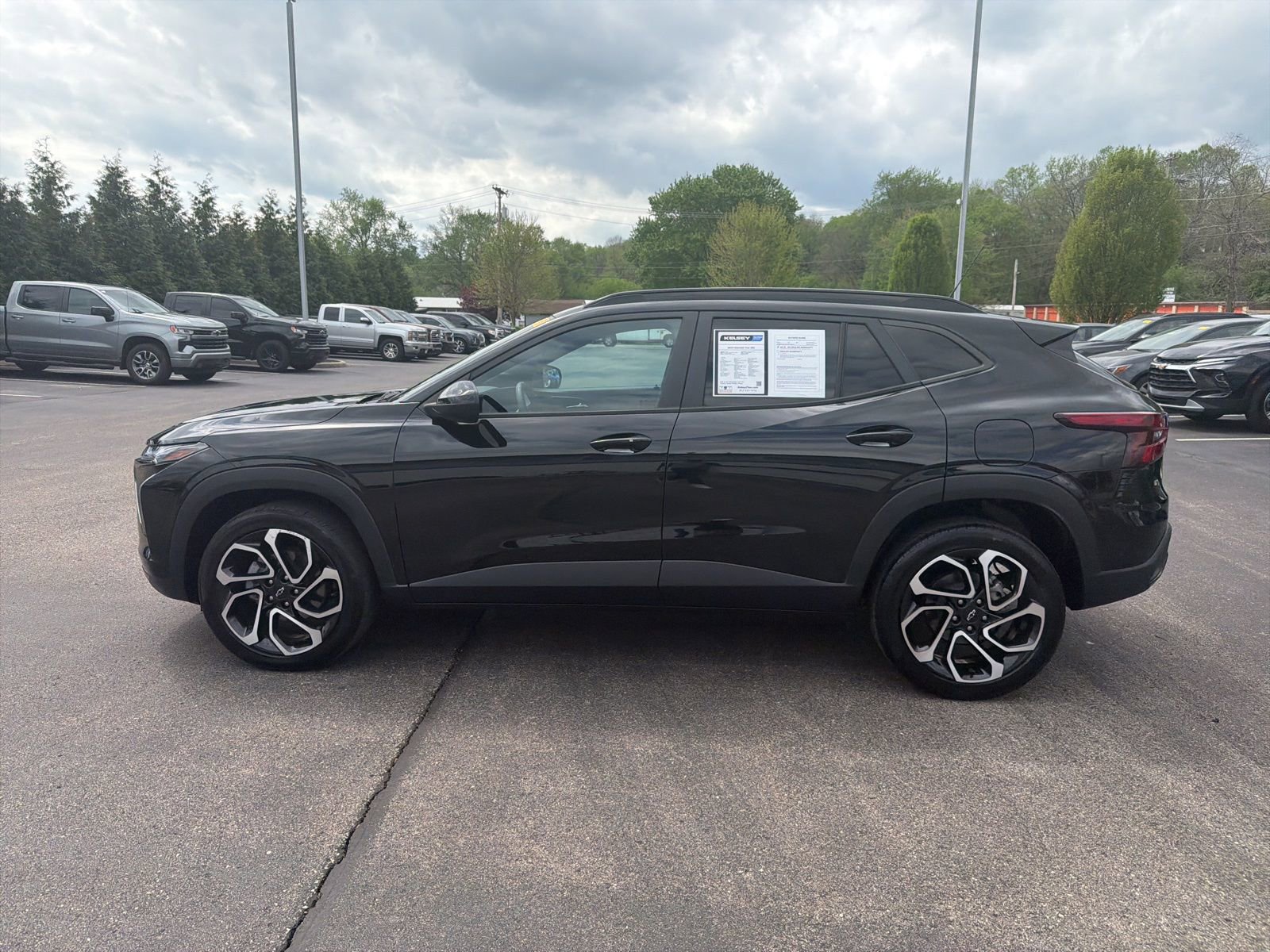 Used 2024 Chevrolet Trax RS w/ Driver Confidence Package image 2