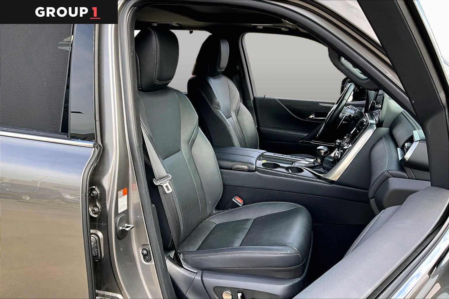 Used 2025 Lexus LX 600 4WD w/ Accessory Package (2T) image 8