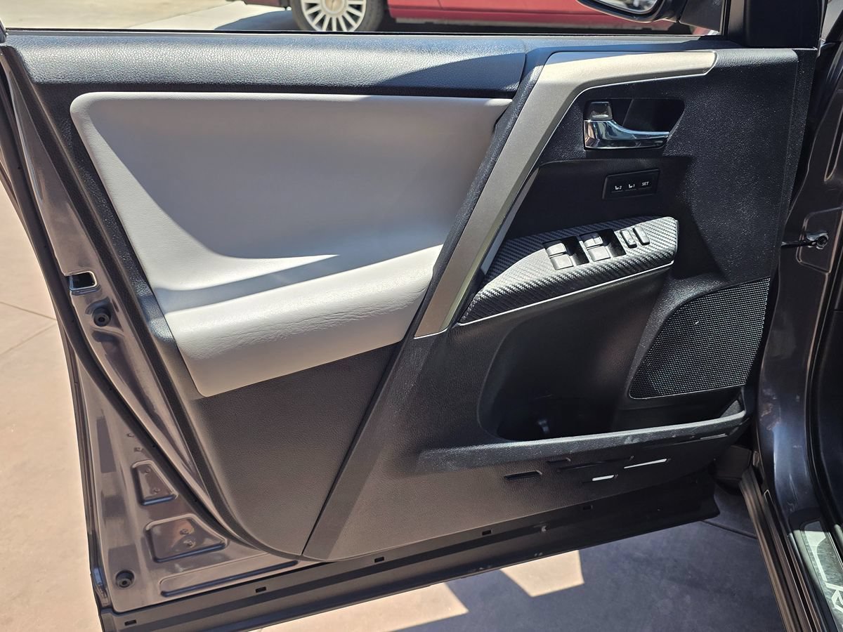 Used 2015 Toyota RAV4 Limited w/ Technology Package FWD image 28