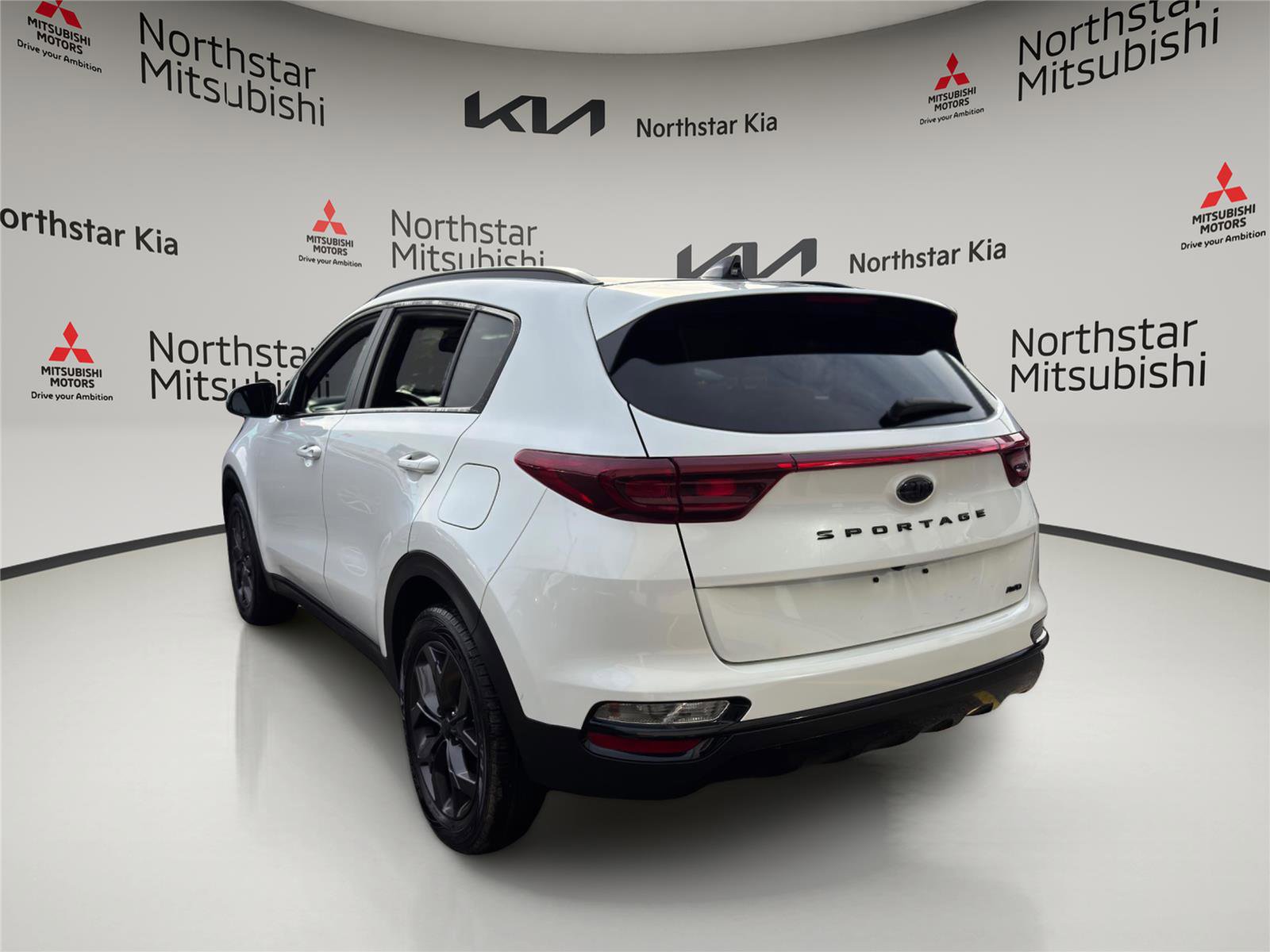 Used 2022 Kia Sportage Nightfall Edition image 2