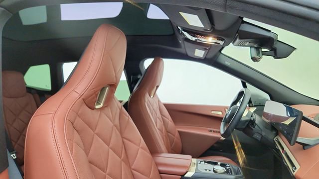 Used 2024 BMW iX xDrive50 w/ Premium Package AWD/4WD image 21