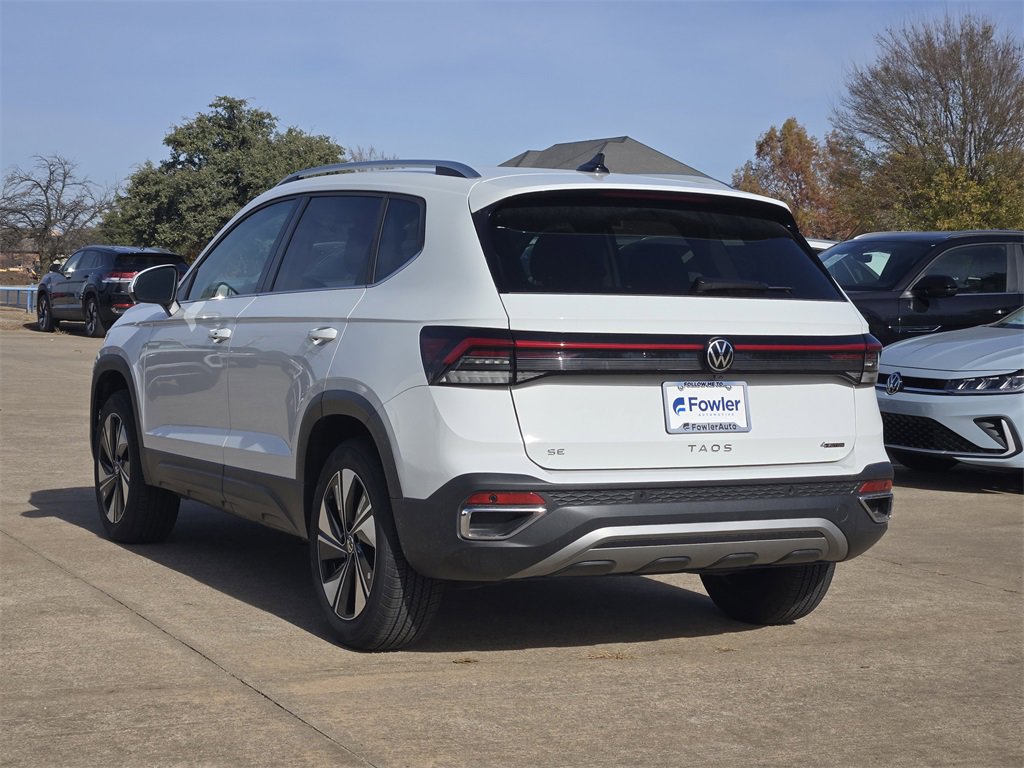 Used 2025 Volkswagen Taos SE image 4