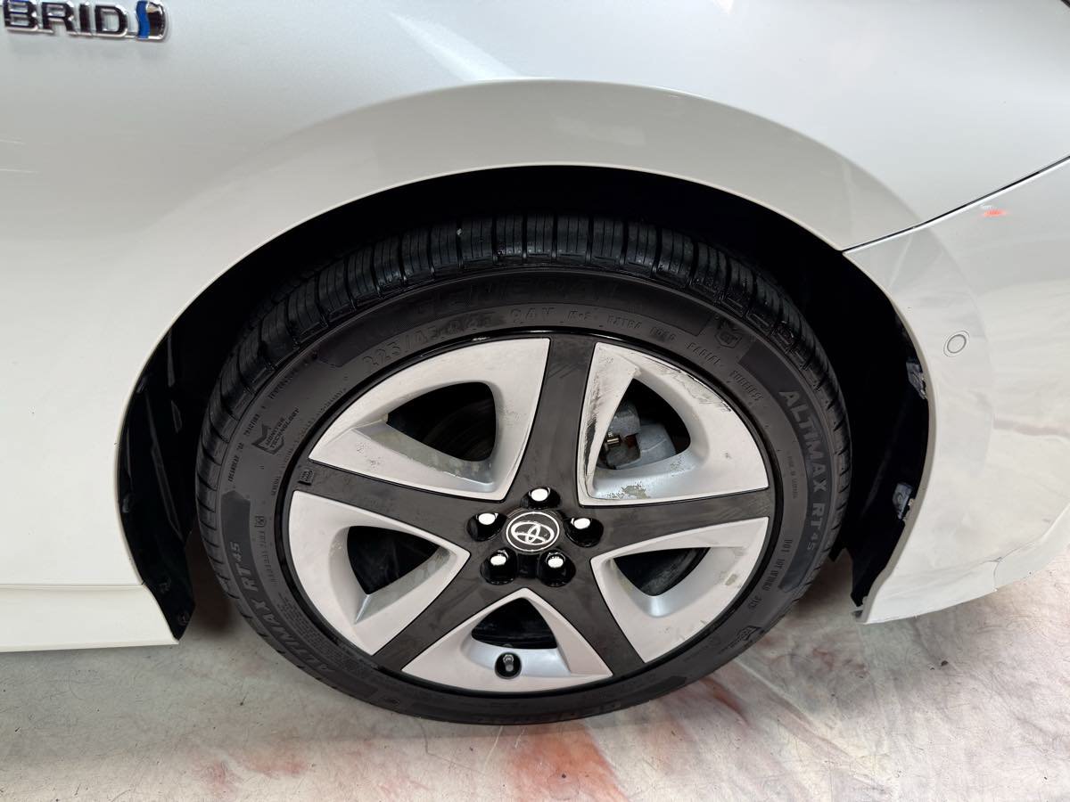 Used 2017 Toyota Prius Four Touring w/ Premium Convenience Package FWD image 37