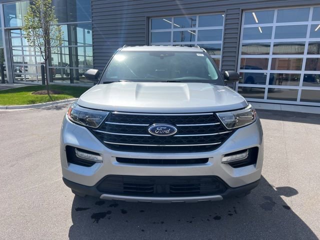 Used 2021 Ford Explorer XLT w/ Equipment Group 202A AWD/4WD image 2