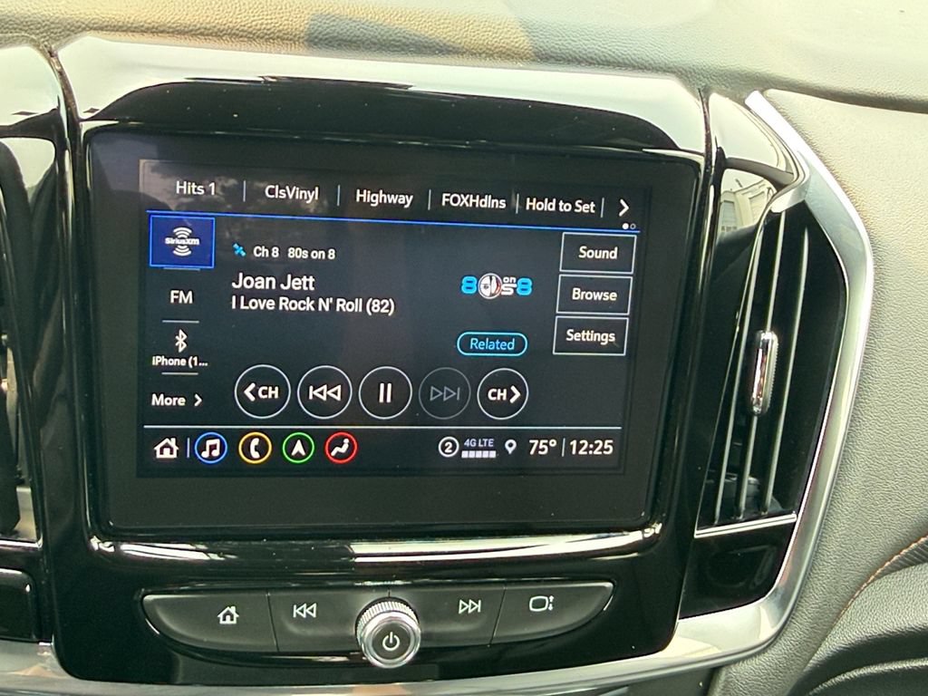 Used 2023 Chevrolet Traverse RS AWD/4WD image 14