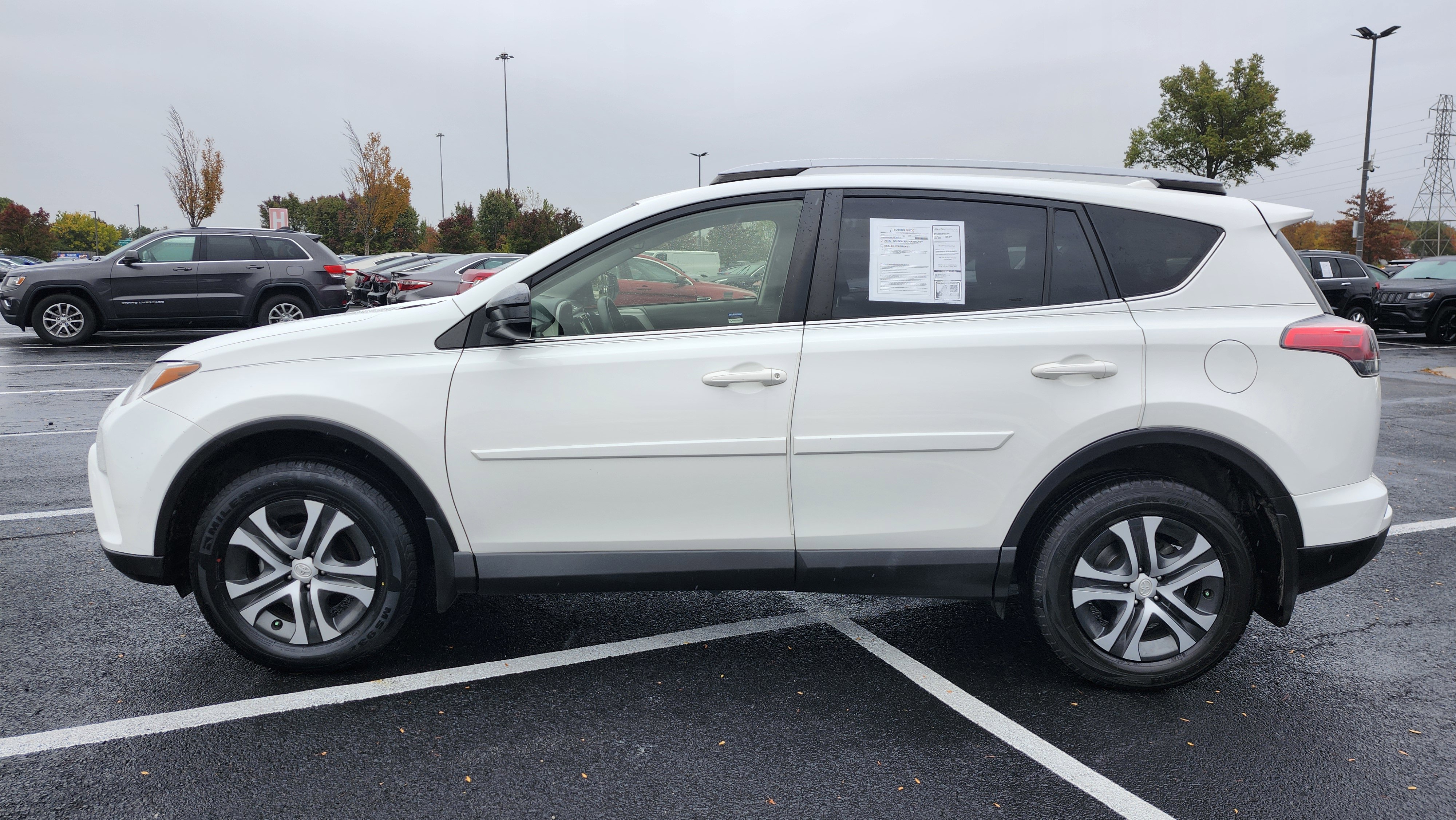 Used 2017 Toyota RAV4 LE image 7
