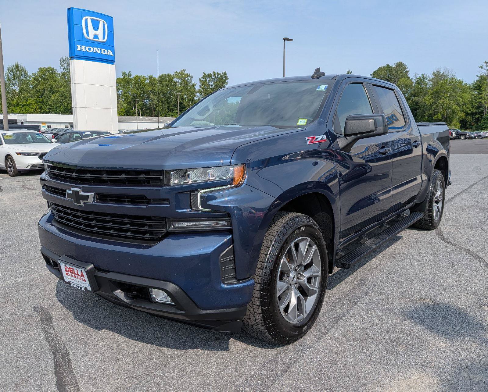 Used 2022 Chevrolet Silverado 1500 RST w/ Z71 Off-Road Package AWD/4WD image 4