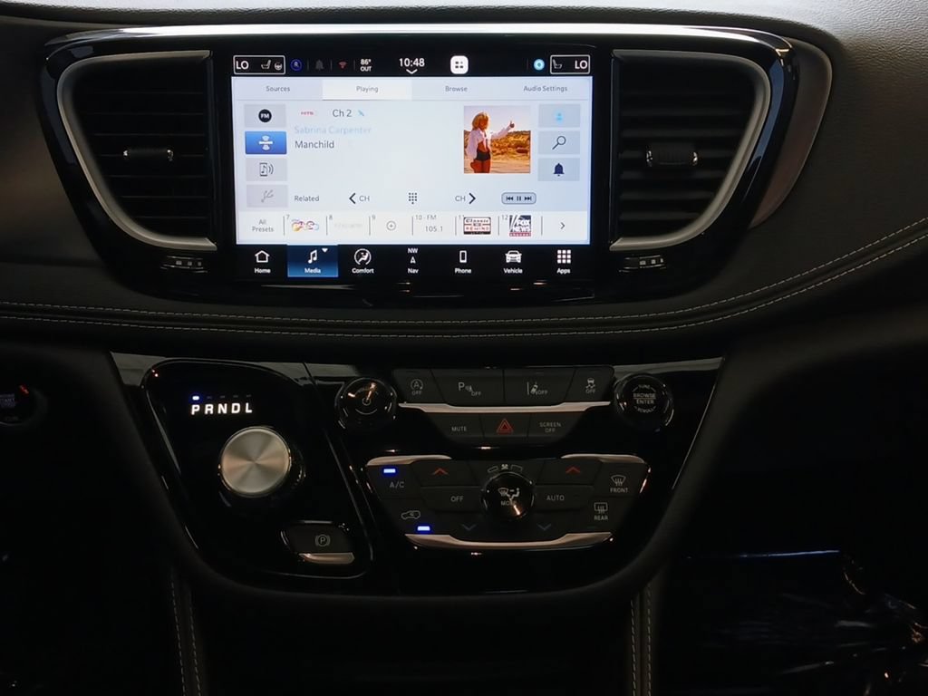 New 2027 Chrysler Pacifica Limited FWD image 3
