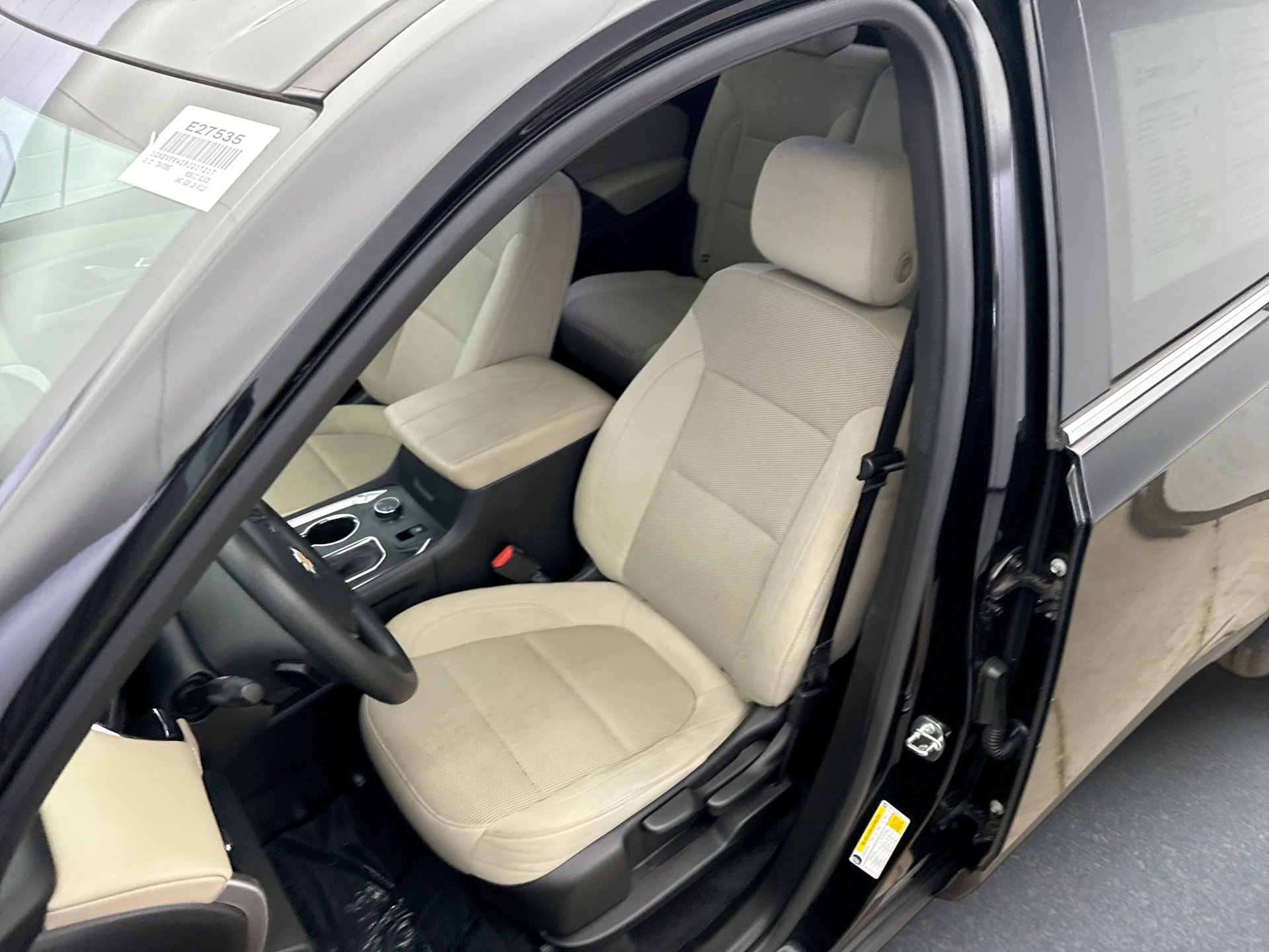 Used 2023 Chevrolet Traverse LS image 11