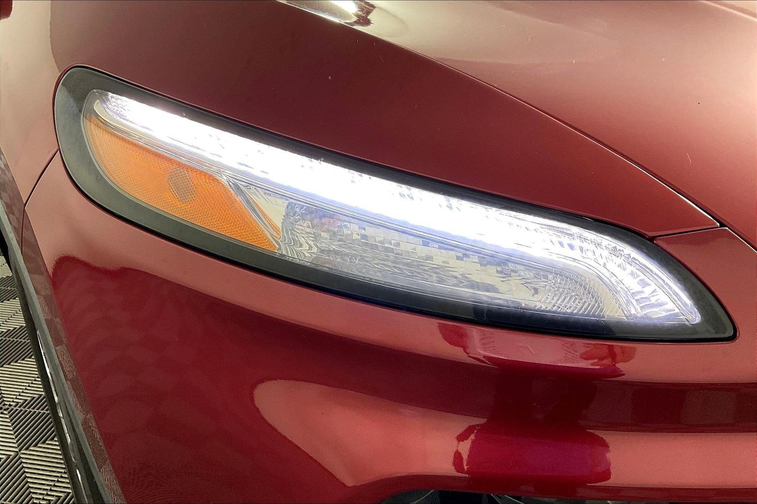 Used 2017 Jeep Cherokee Limited image 32