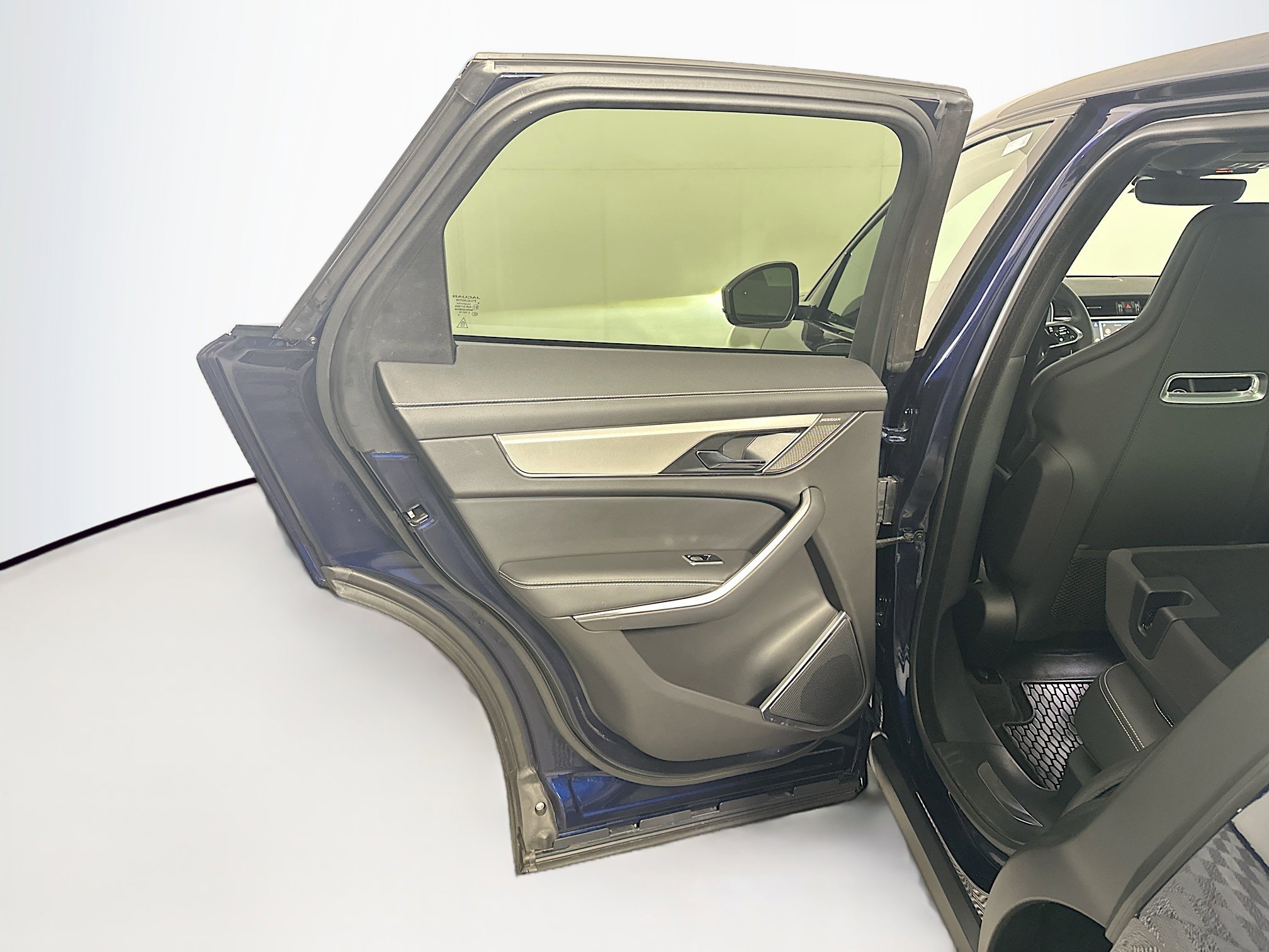 Used 2025 Jaguar F-PACE R-Dynamic S image 28