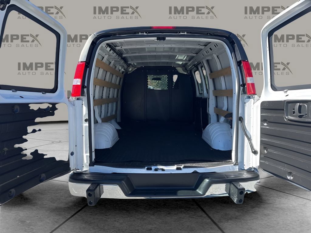 Used 2023 GMC Savana 2500 w/ Driver Convenience Package RWD image 21